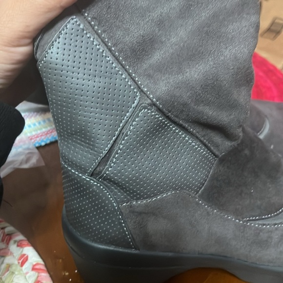 Bzees Wish List washable zip-up tall boot in Gray size 9 - Picture 3 of 6